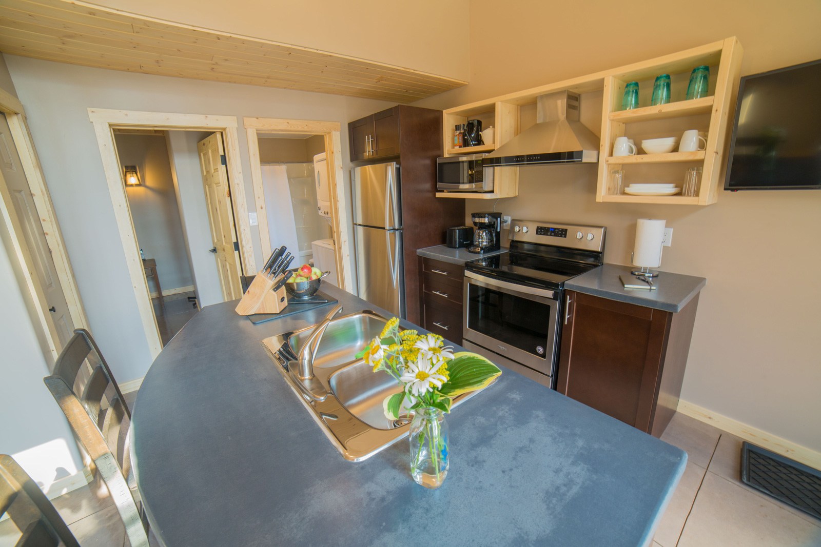 Chalet 1 full kitchen with stainless appliances